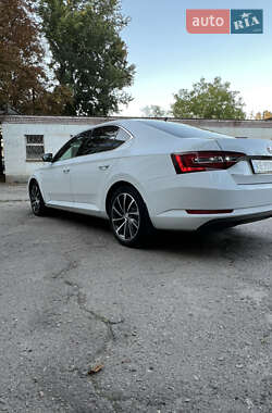 Лифтбек Skoda Superb 2016 в 