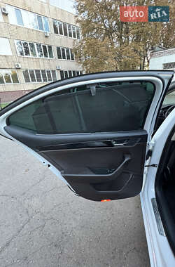 Лифтбек Skoda Superb 2016 в 