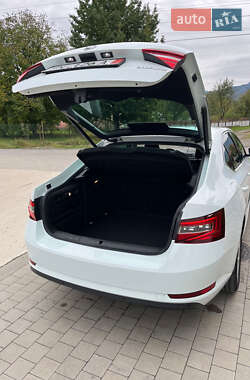 Лифтбек Skoda Superb 2017 в 
