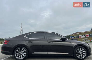 Лифтбек Skoda Superb 2017 в 