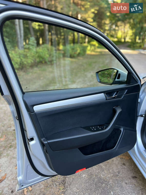 Универсал Skoda Superb 2019 в Дубно