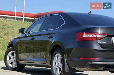 Лифтбек Skoda Superb 2019 в 