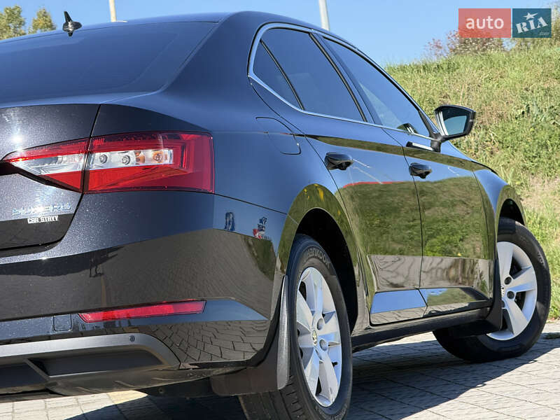Лифтбек Skoda Superb 2019 в Стрые