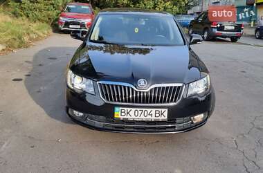 Лифтбек Skoda Superb 2014 в 