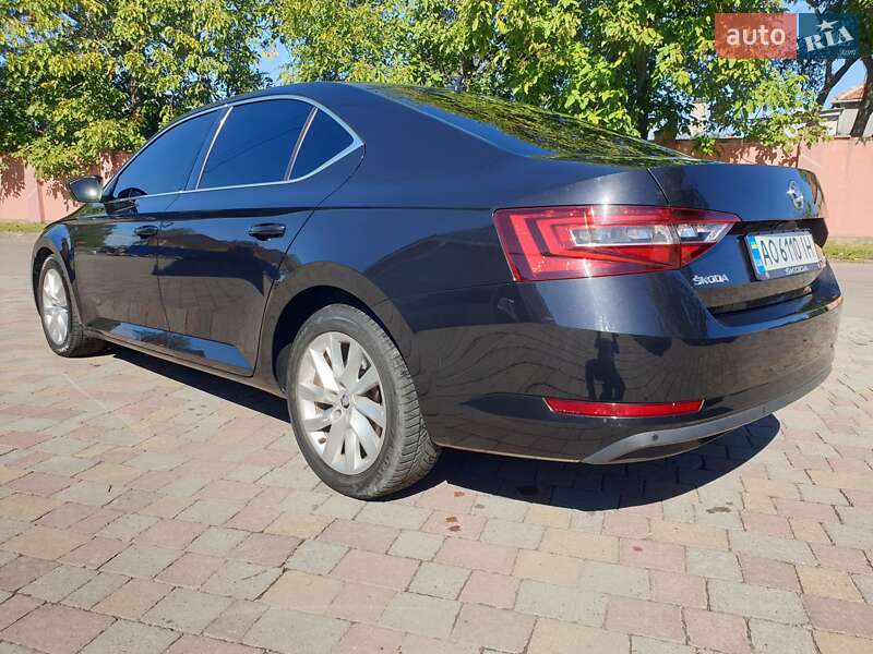 Лифтбек Skoda Superb 2017 в Мукачево