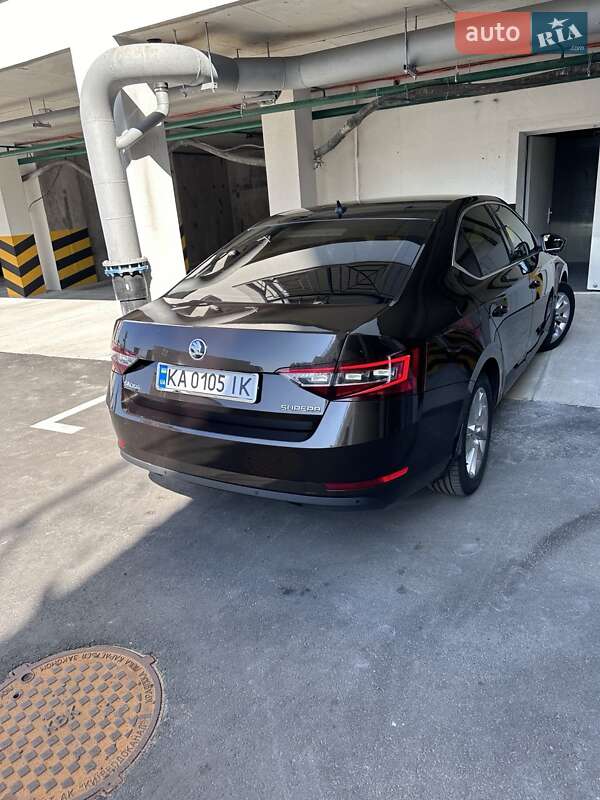 Лифтбек Skoda Superb 2018 в Киеве
