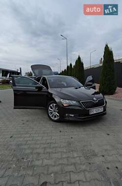 Лифтбек Skoda Superb 2016 в 