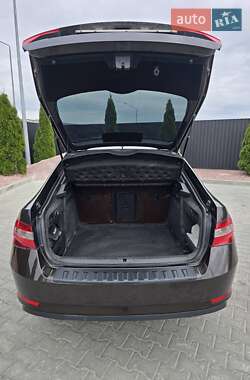 Лифтбек Skoda Superb 2016 в 