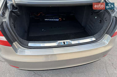 Лифтбек Skoda Superb 2013 в 