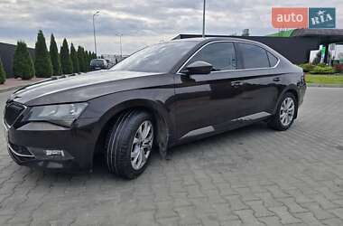 Лифтбек Skoda Superb 2016 в 