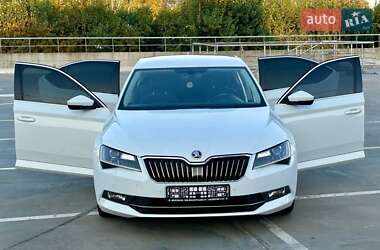 Лифтбек Skoda Superb 2015 в 