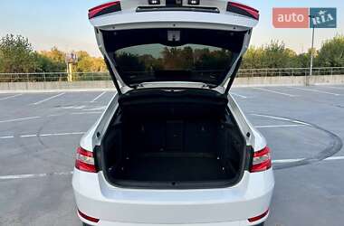 Лифтбек Skoda Superb 2015 в 
