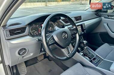 Лифтбек Skoda Superb 2015 в 