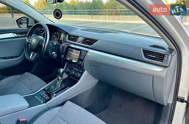 Лифтбек Skoda Superb 2015 в 