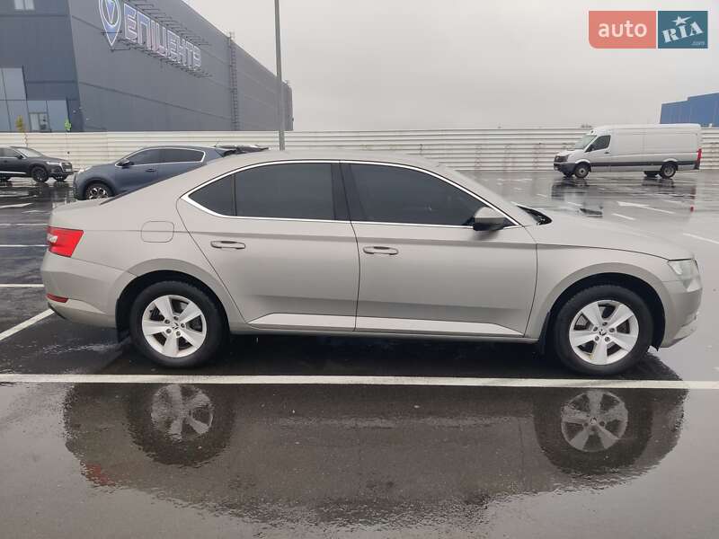 Лифтбек Skoda Superb 2018 в Львове