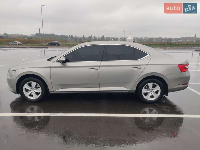 Лифтбек Skoda Superb 2018 в Львове