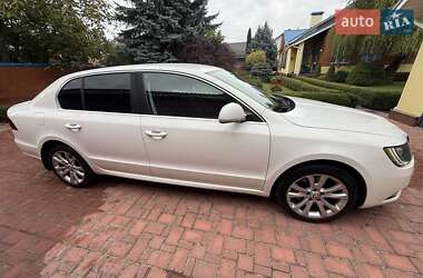 Лифтбек Skoda Superb 2013 в 