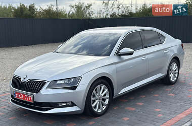 Лифтбек Skoda Superb 2016 в 
