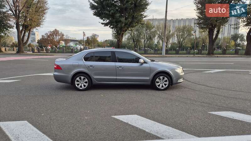 Лифтбек Skoda Superb 2012 в 