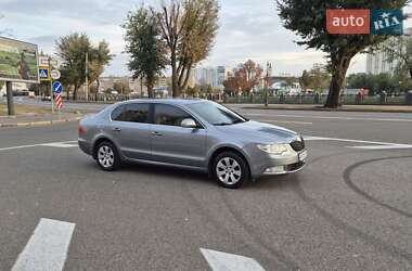 Лифтбек Skoda Superb 2012 в 