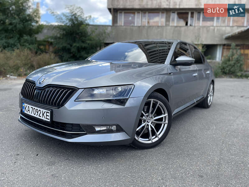 Лифтбек Skoda Superb 2015 в 