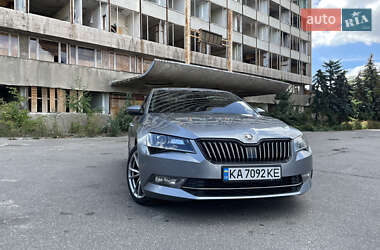 Лифтбек Skoda Superb 2015 в 