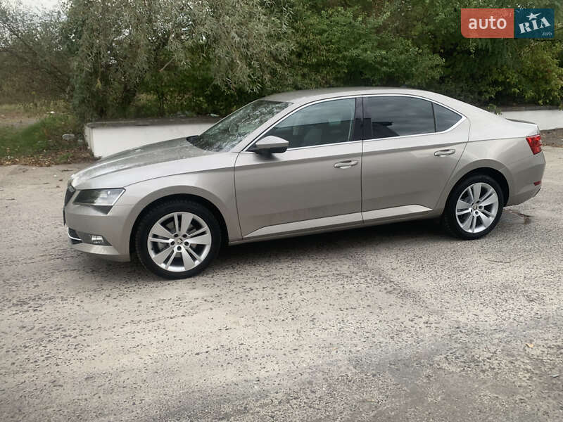 Лифтбек Skoda Superb 2017 в 