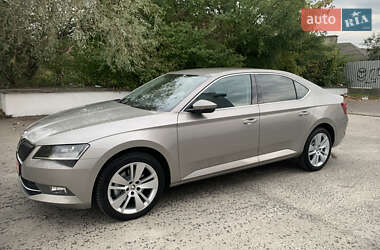 Лифтбек Skoda Superb 2017 в 