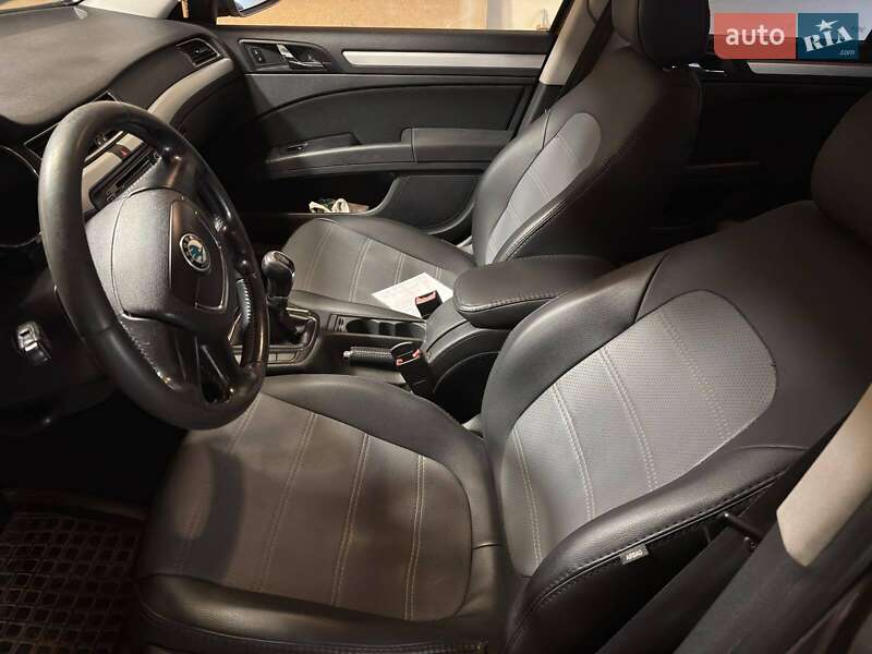Универсал Skoda Superb 2012 в Кропивницком