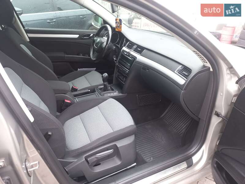 Универсал Skoda Superb 2010 в Шептицькому