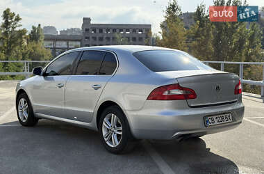 Лифтбек Skoda Superb 2012 в 
