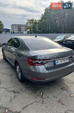 Лифтбек Skoda Superb 2023 в 