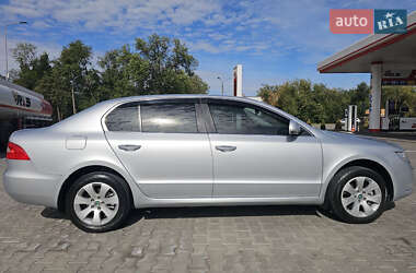 Лифтбек Skoda Superb 2011 в 