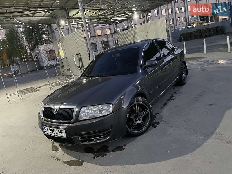 Лифтбек Skoda Superb 2003 в 