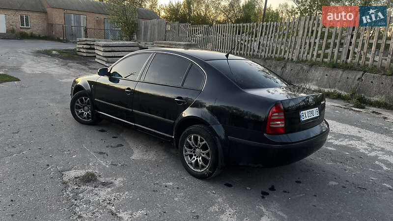 Лифтбек Skoda Superb 2005 в Казатине