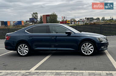 Лифтбек Skoda Superb 2017 в 