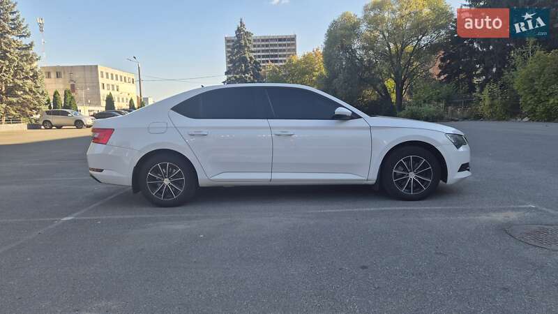 Лифтбек Skoda Superb 2015 в Киеве фото 2 Лифтбек Skoda Superb 2015 в Киеве