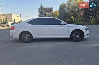 Лифтбек Skoda Superb 2015 в 