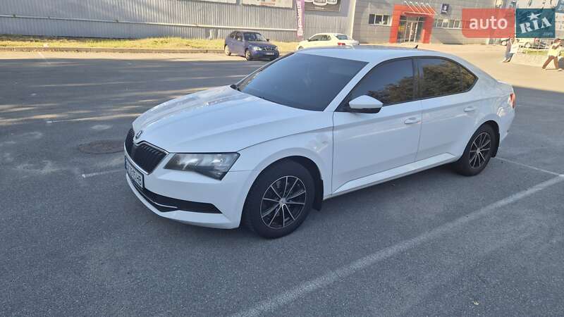 Лифтбек Skoda Superb 2015 в Киеве фото 6 Лифтбек Skoda Superb 2015 в Киеве