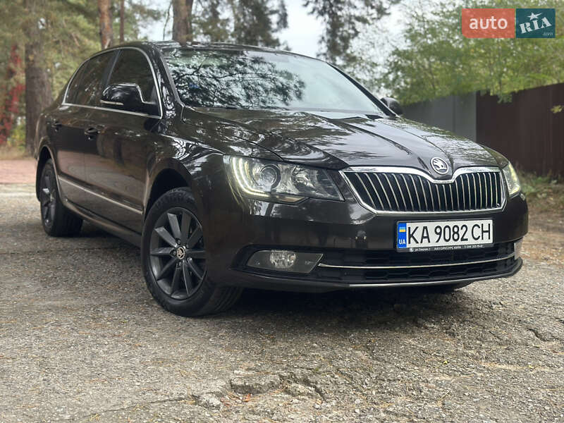 Лифтбек Skoda Superb 2014 в 