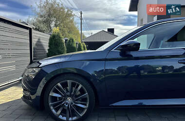 Лифтбек Skoda Superb 2019 в 