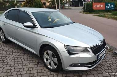 Лифтбек Skoda Superb 2015 в 