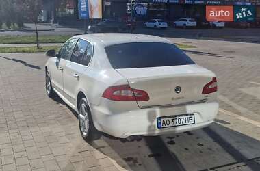 Лифтбек Skoda Superb 2012 в 