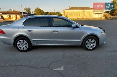 Лифтбек Skoda Superb 2011 в 