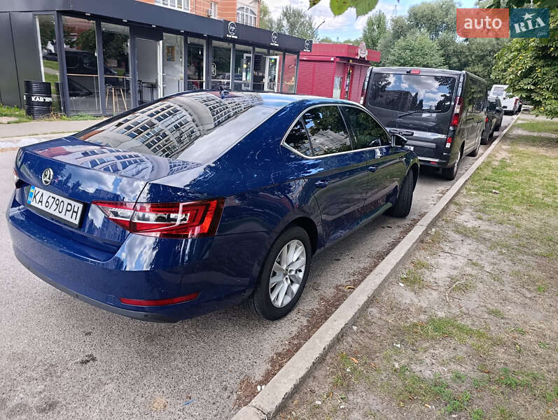 Лифтбек Skoda Superb 2016 в Киеве