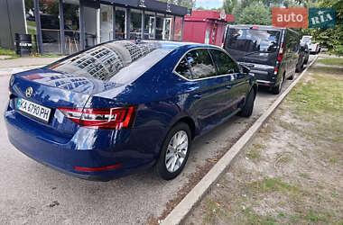 Ліфтбек Skoda Superb 2016 в  фото 12 Ліфтбек Skoda Superb 2016 в
