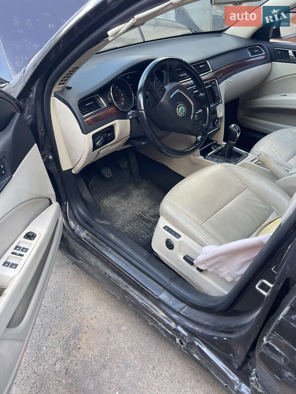 Универсал Skoda Superb 2011 в Львове фото 17 Универсал Skoda Superb 2011 в Львове