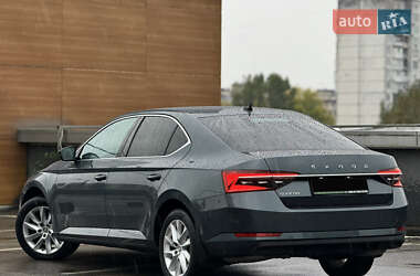 Лифтбек Skoda Superb 2020 в 