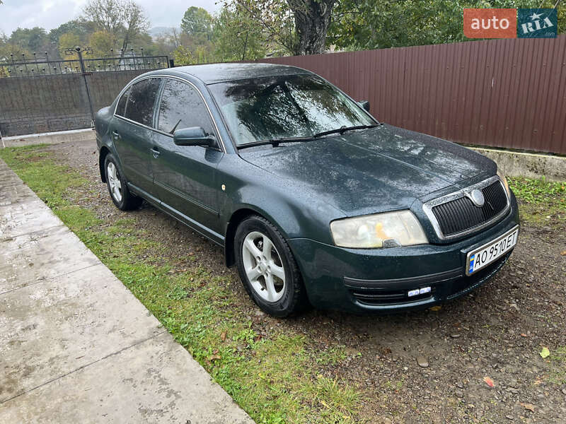Лифтбек Skoda Superb 2003 в Беловарцах