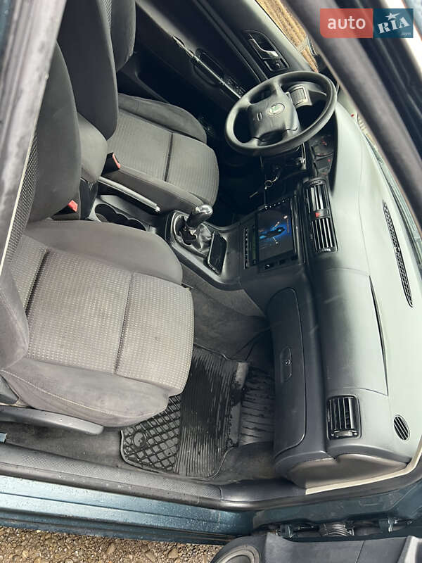 Лифтбек Skoda Superb 2003 в Беловарцах
